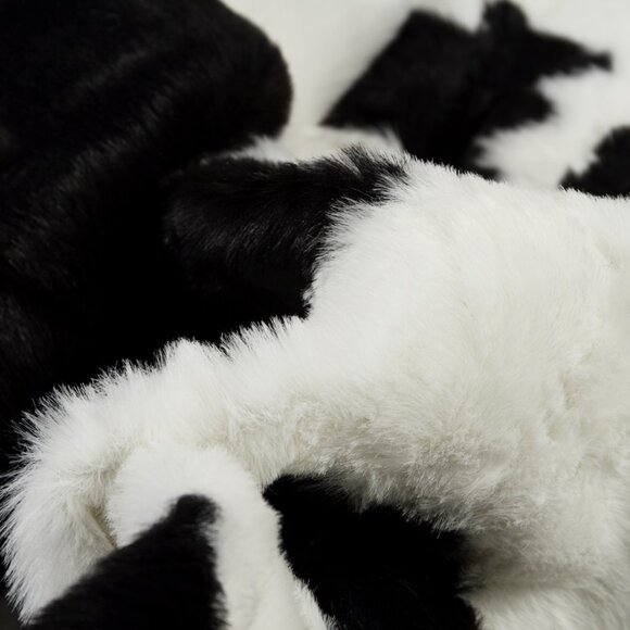 Luxe Home Decor Classic Faux Hide Rug | 1-Piece | black & white | 5.25'x7.5' - Picture 3 of 3